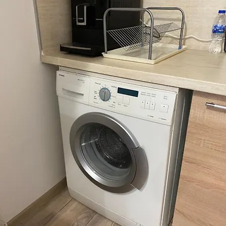 Modern 1br With Cinema Couch 65 Inch Tv & Free Street Parking * بلوفديف