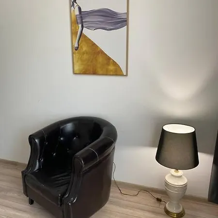 شقة Modern 1br With Cinema Couch 65 Inch Tv & Free Street Parking بلوفديف