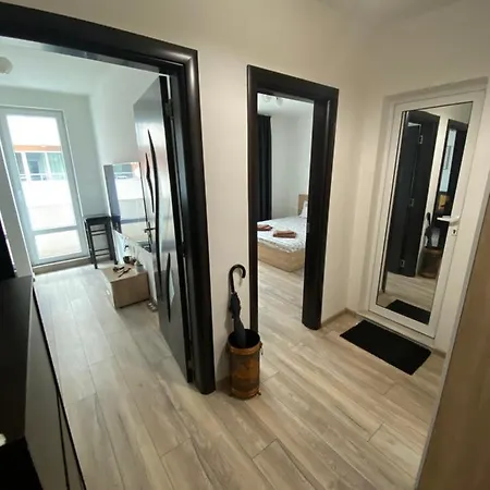 Apartman Modern 1br With Cinema Couch 65 Inch Tv & Free Street Parking *
