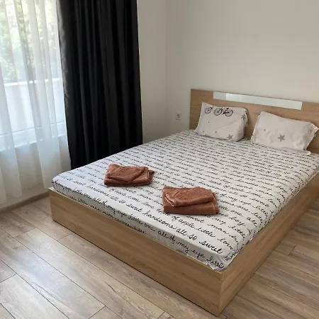 Modern 1br Apart With Cinema Couch 65 Inch Tv & Free Street Parking Apartment