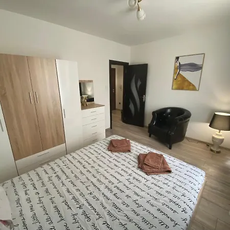 Modern 1br With Cinema Couch 65 Inch Tv & Free Street Parking Apartman
